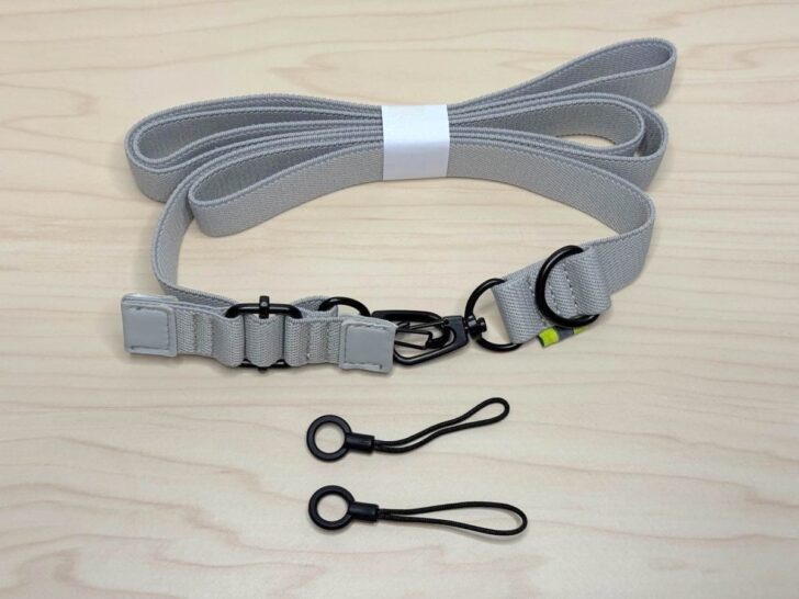 中には「クイックショットストラップ」本体に、スマホケースのホールなどに取り付けて使うストラップが2つ