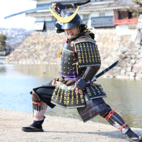 甲冑体験 (おとな軽量甲冑)