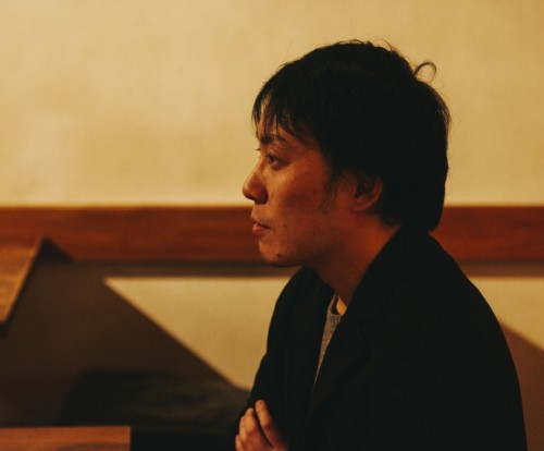 「“劇団社会人”に僕たちは属している」燃え殻さんインタビュー