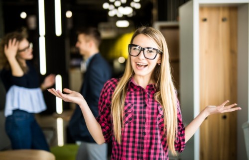 “自称コミュ力高い女子”の壮大なる勘違い…本当にコミュ力が高い人ってどんな人?【DJあおい】