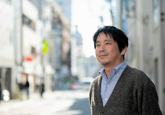 東畑開人さん=2025年12月18日、東京・高輪、相場郁朗撮影