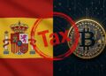 Bandera de España junto a un logo de Bitcoin y un sello con la palabra TAX.