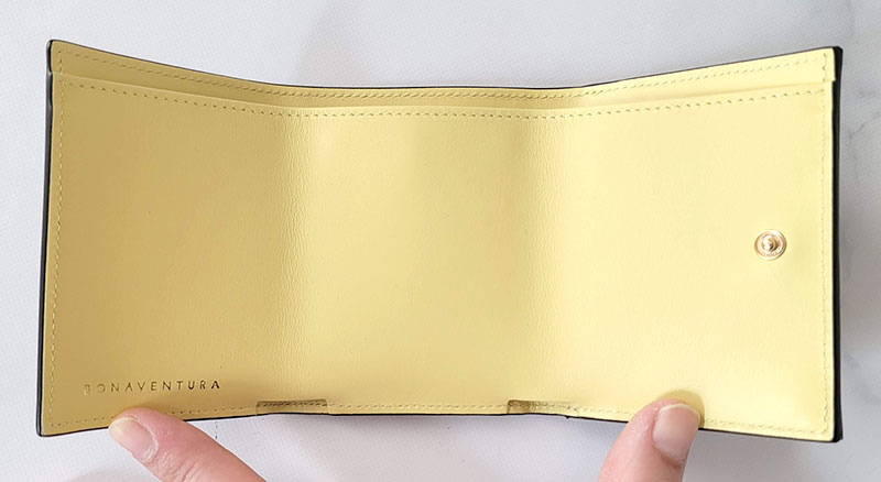 ボナベンチュラ スモール ウォレット シュリンクレザー レビュー 財布内側