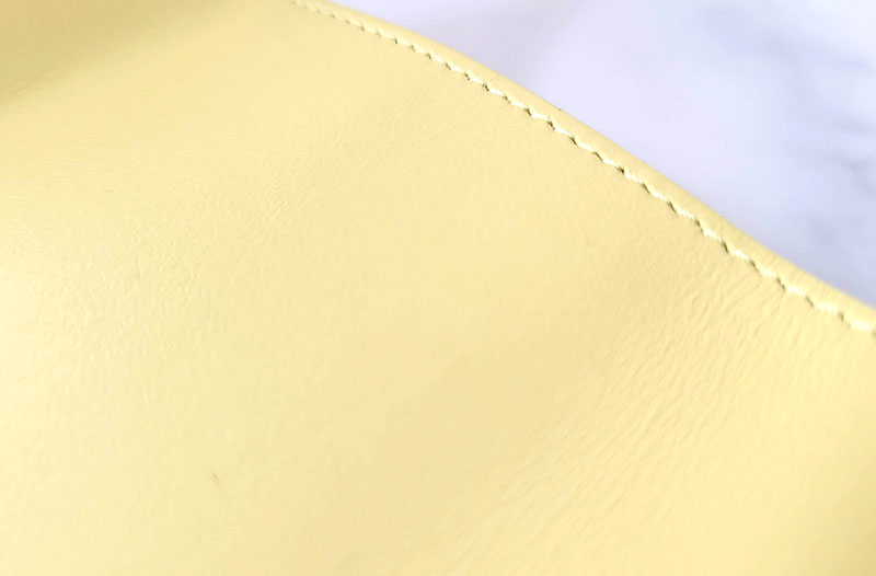 ボナベンチュラ スモール ウォレット シュリンクレザー レビュー 内側 柔らかな質感のイタリアのスムースレザー