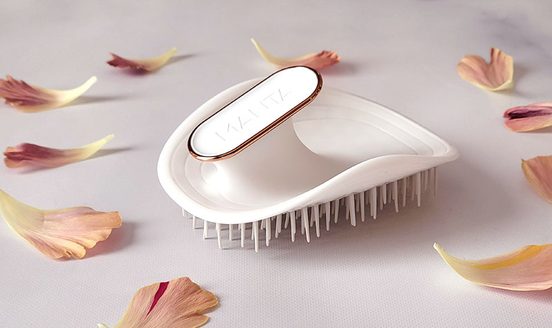 ヘアブラシ「MANTA(マンタ)」商品イメージ