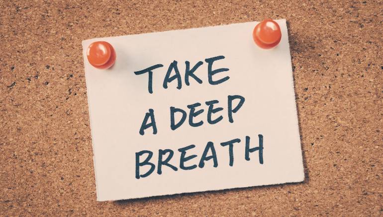Deep breathing apko relax karti hai