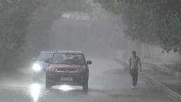Delhi under yellow alert for rain today; mercury to rise from Monday: IMD Delhi under yellow alert for rain today; mercury to rise from Monday: IMD