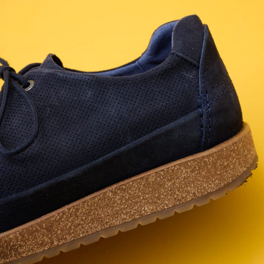 エディターが買ってよかったビルケンシュトックの革靴「ホンネフ」 ネイビースエードレザーとコルクソール