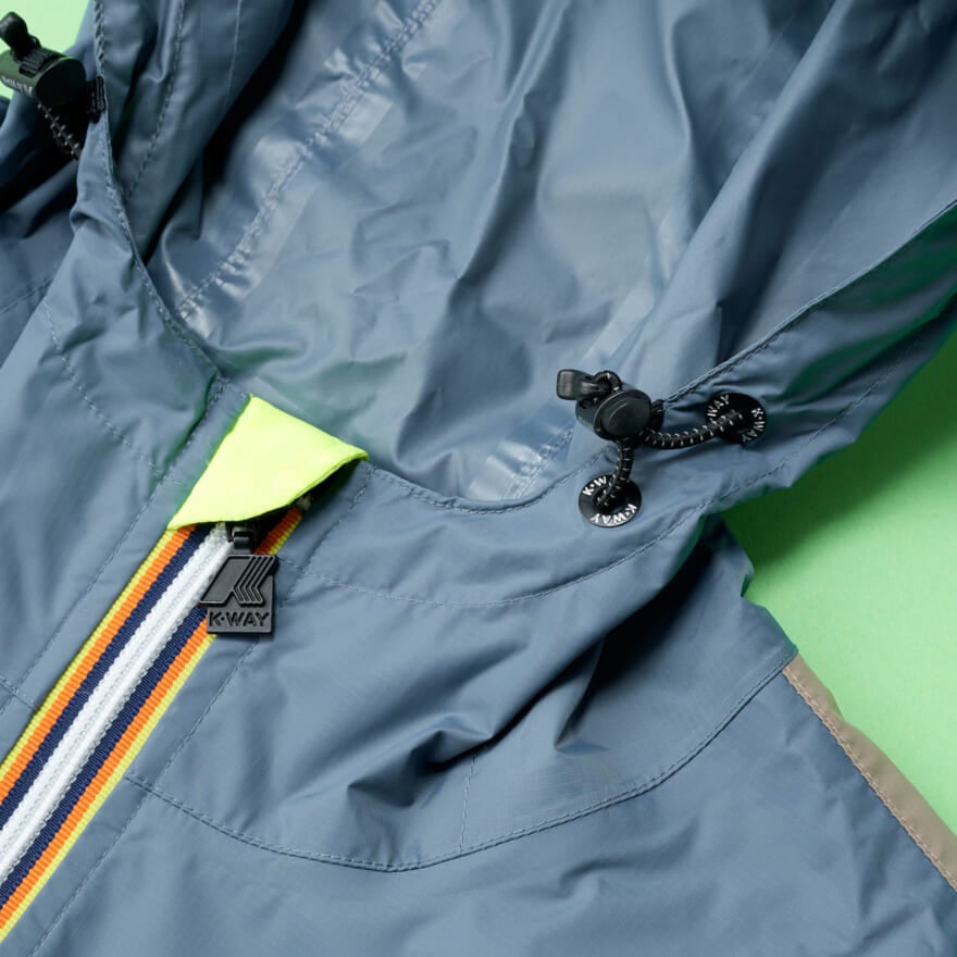 ケーウェイのウインドブレーカー 首元のファスナー