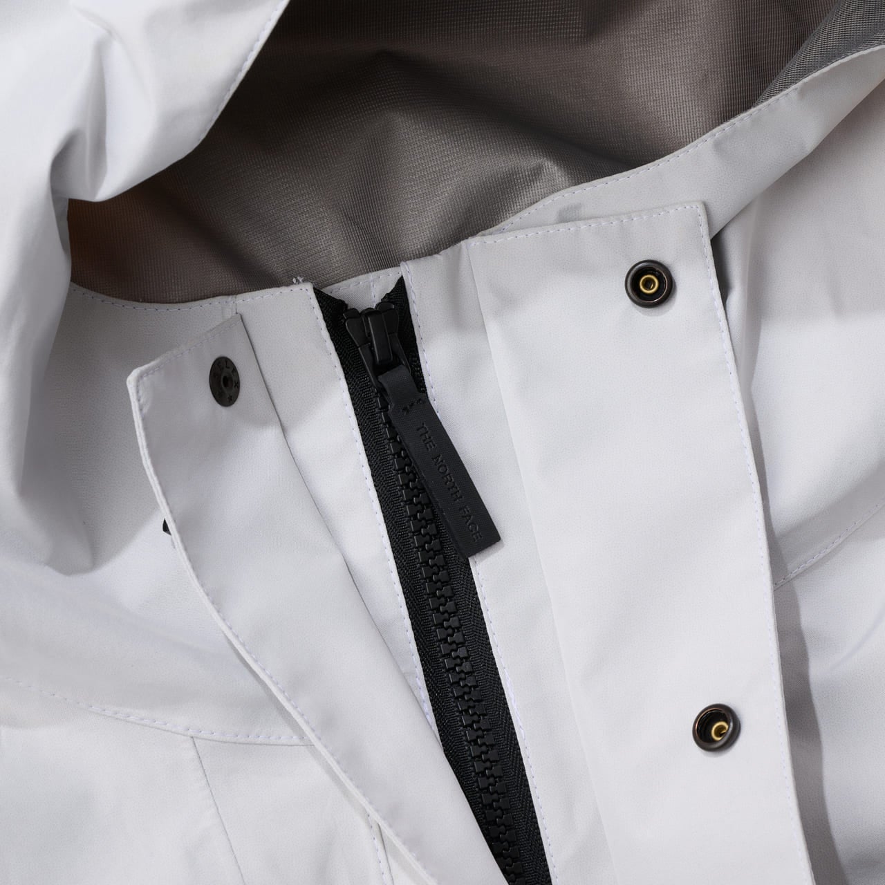 エディターが買ってよかったザ・ノース・フェイスのゴアテックスジャケット 比翼仕立て