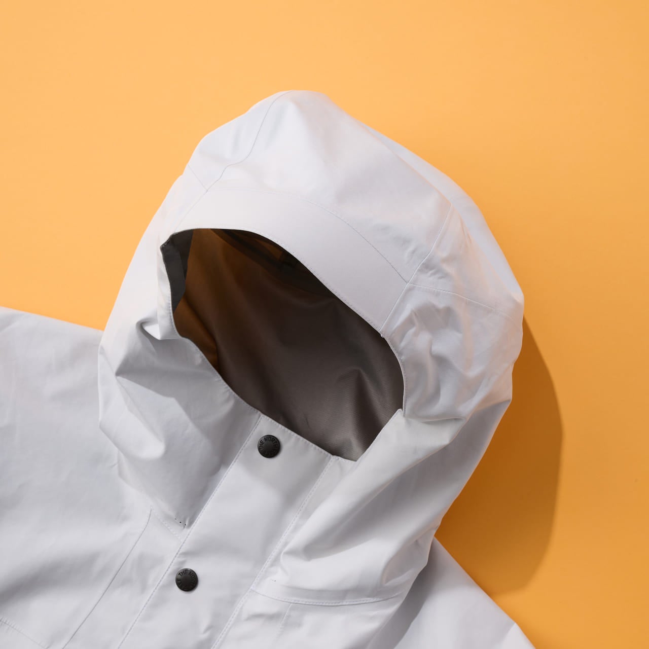 エディターが買ってよかったザ・ノース・フェイスのゴアテックスジャケット フードのフロント