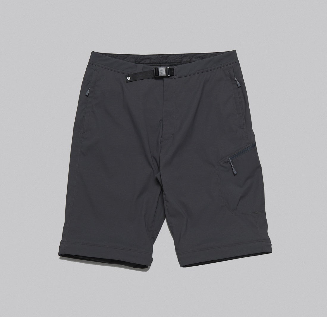 モンベルの黒いO.D.パンツ ライト コンバーチブル パンツ(モンベル)¥10,120/モンベル・カスタマー・サービス ショートパンツバージョン