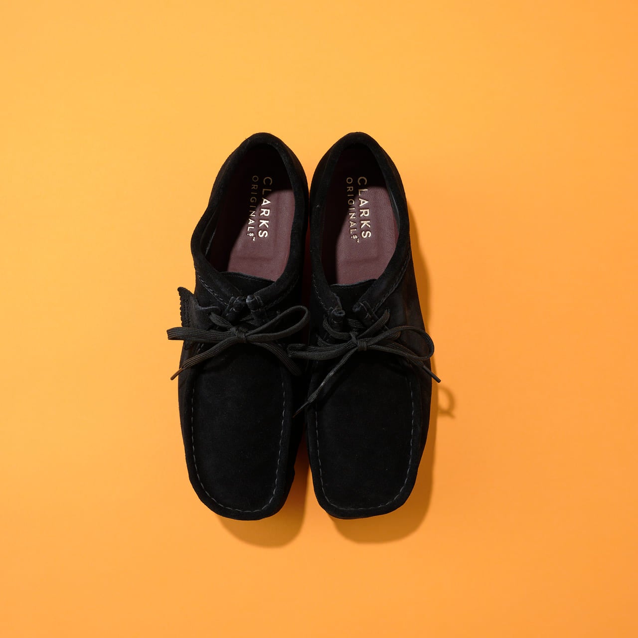 エディターが買ってよかったクラークス オリジナルズのメンズ ワラビー ゴアテックス / Wallabee GTX(ブラックスエード) アッパー