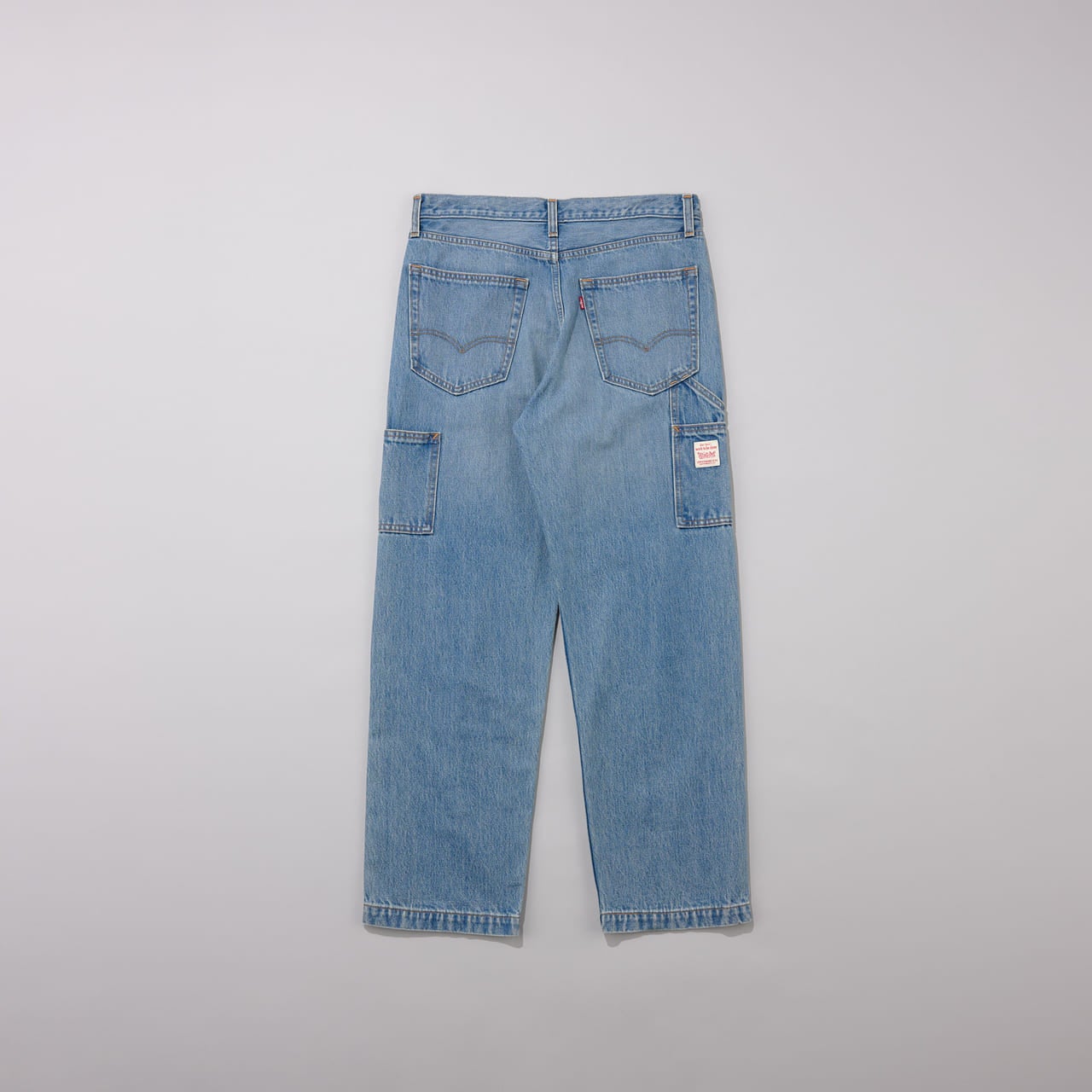 リーバイス®のデニム/568™ ルーズストレート ダブルニー ミディアムインディゴ DETROIT WASHのバックシルエット