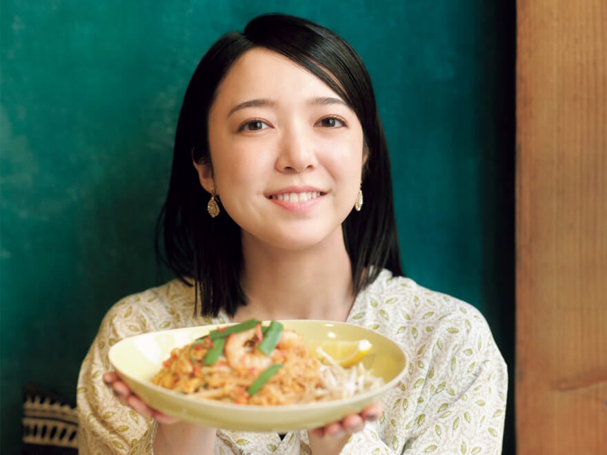 【上白石萌音と世界をガブリ!BITE! the World】萌音さんががんばった日に食べるごはん。大切な味を楽しむため人気店「タイ マキン キュイジーヌ」を訪れた。