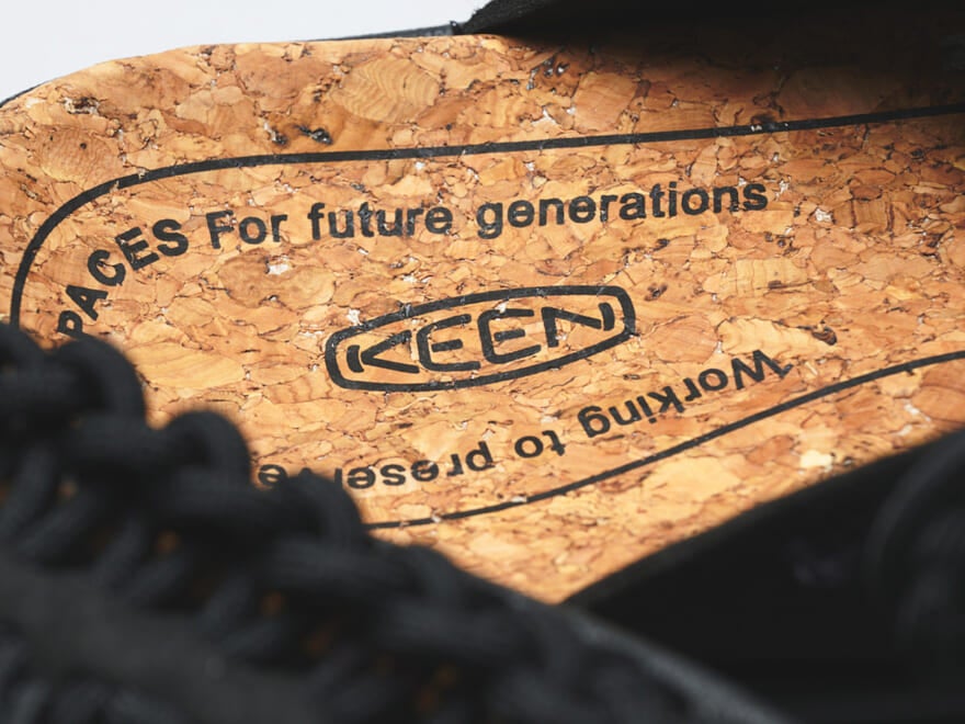 最上級の履き心地!「キーン」で7月に買うべき“黒サンダル”3選!。アップデートした定番名品もアウトドアなオールブラックも1万円台で!