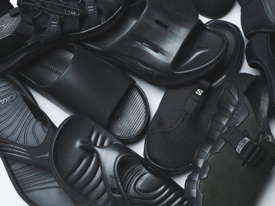 3位ナイキ、2位キーン、1位は?「最強黒サンダル」全20足を試着した服好きモデルのマイベストを本音レビューでお届け!