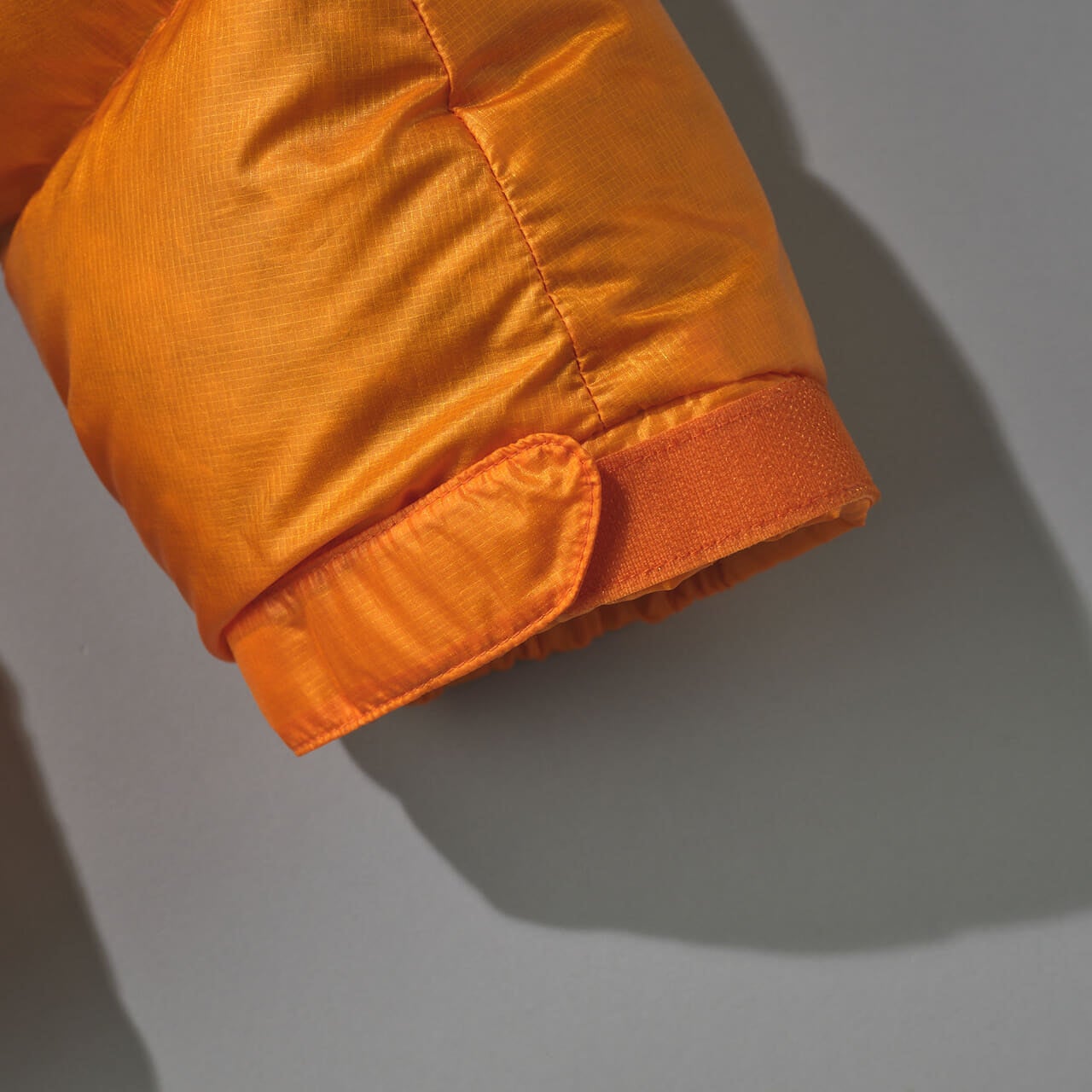 モンベルのアルパインダウン パーカのアルパインカフ