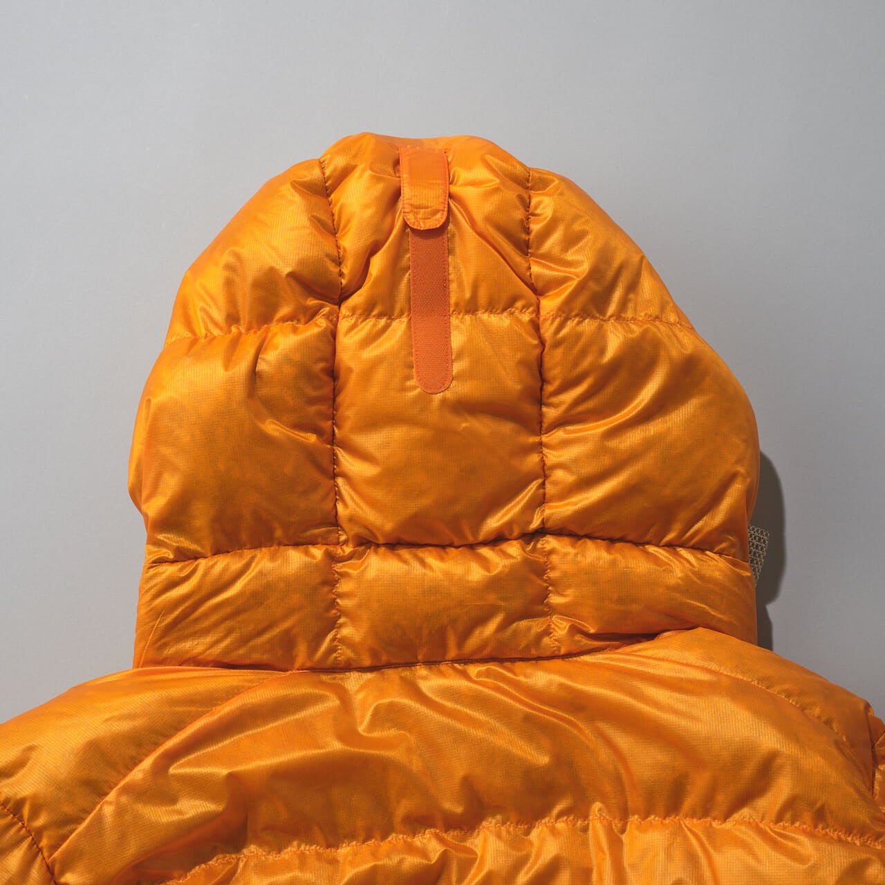 モンベルのアルパインダウン パーカのフードのベルクロ