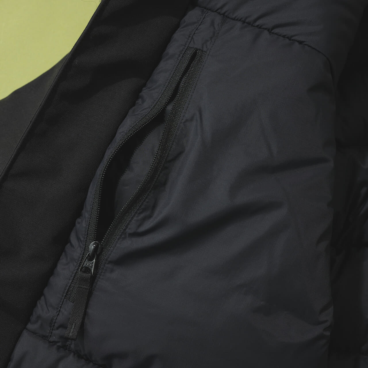 アークテリクスのサーミー ダウン ジャケットの内ポケット