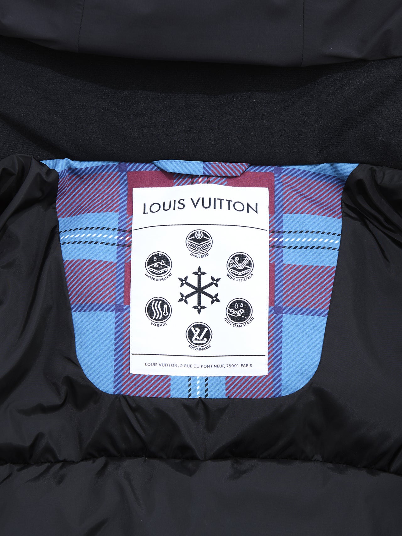 「ルイ・ヴィトン」で この冬買うべき名作ダウンジャケット/ダウン スキージャケットのラベル