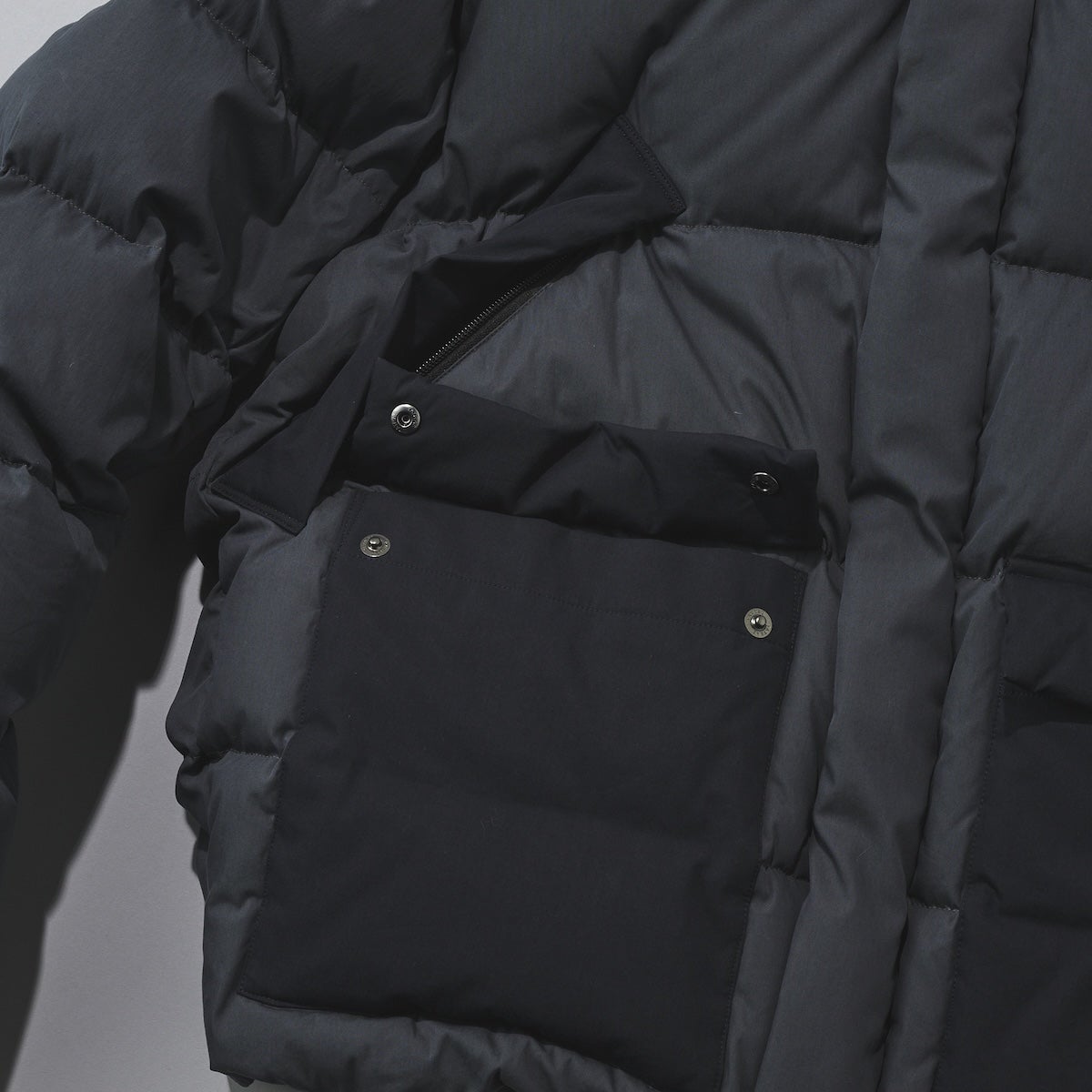 タトラスのAILANTO アイラント ダウンジャケット ポケット