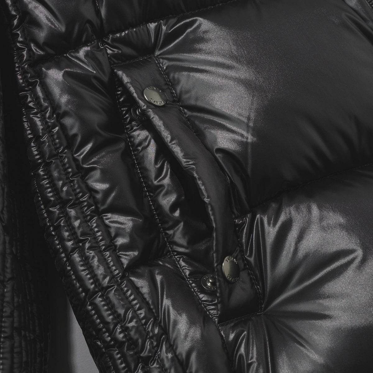 タトラスのBELBO ベルボ ダウンジャケット ポケット部分