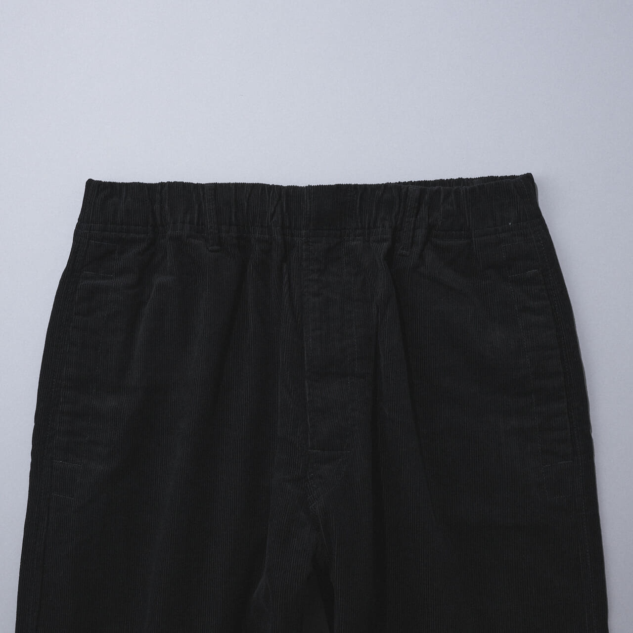 エディターが買ってよかったユニクロユーの愛用パンツ/コーデュロイユーティリティパンツのウエスト