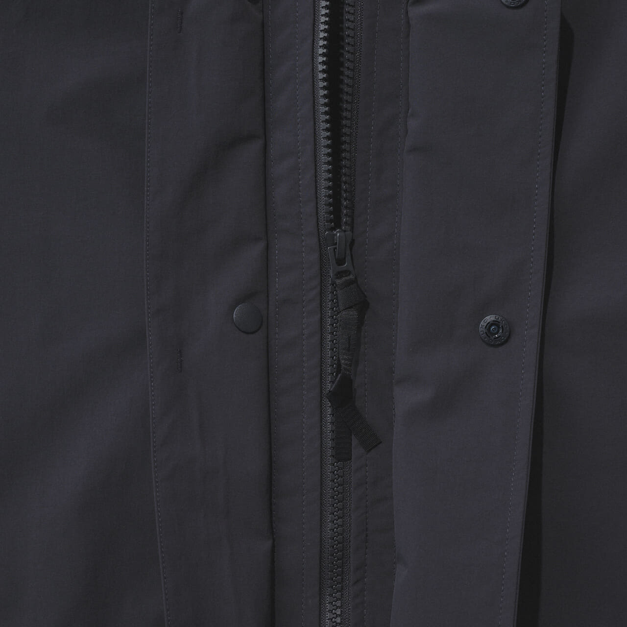 エディターが買ってよかったユニクロユーのブロックテックユーティリティパーカ チャック