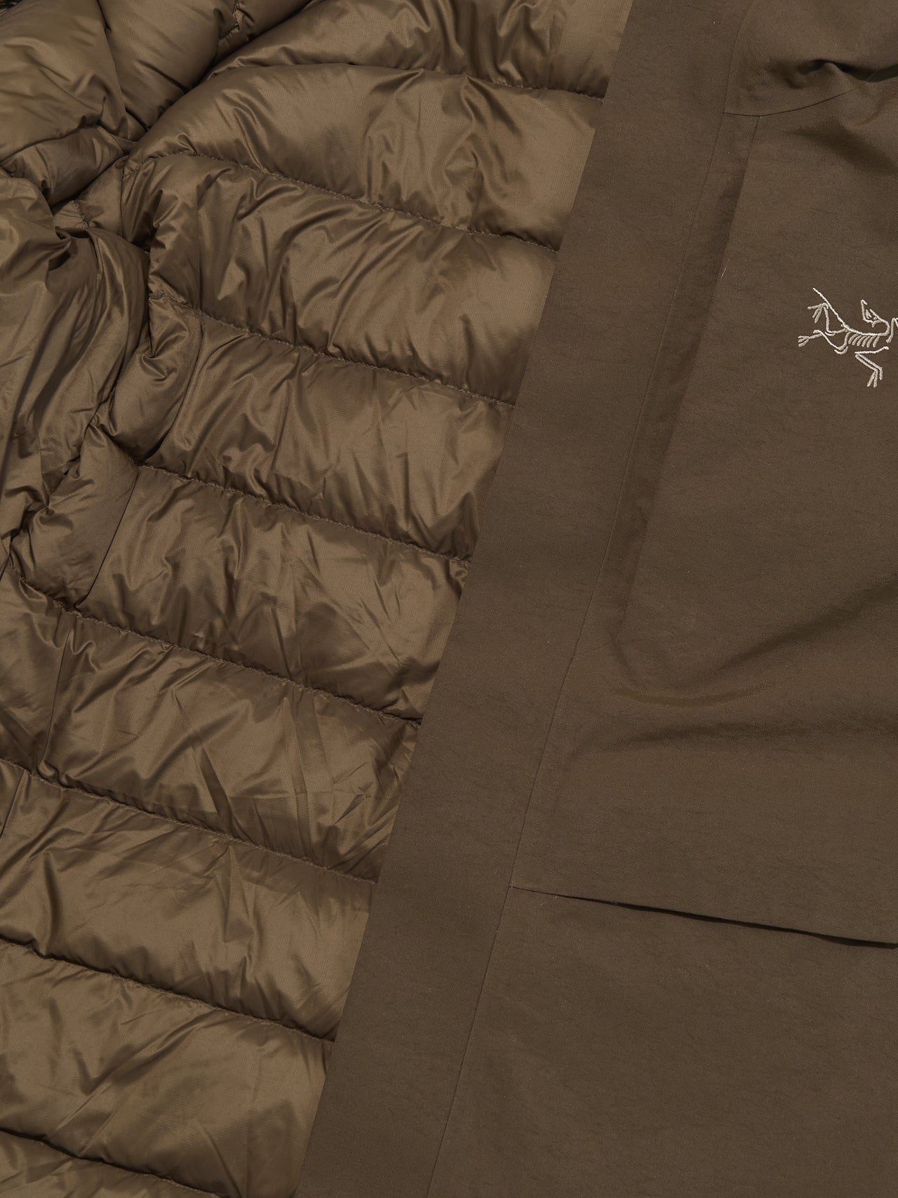 アークテリクスのサーミー ダウンパーカ(ブラウン)のライニング