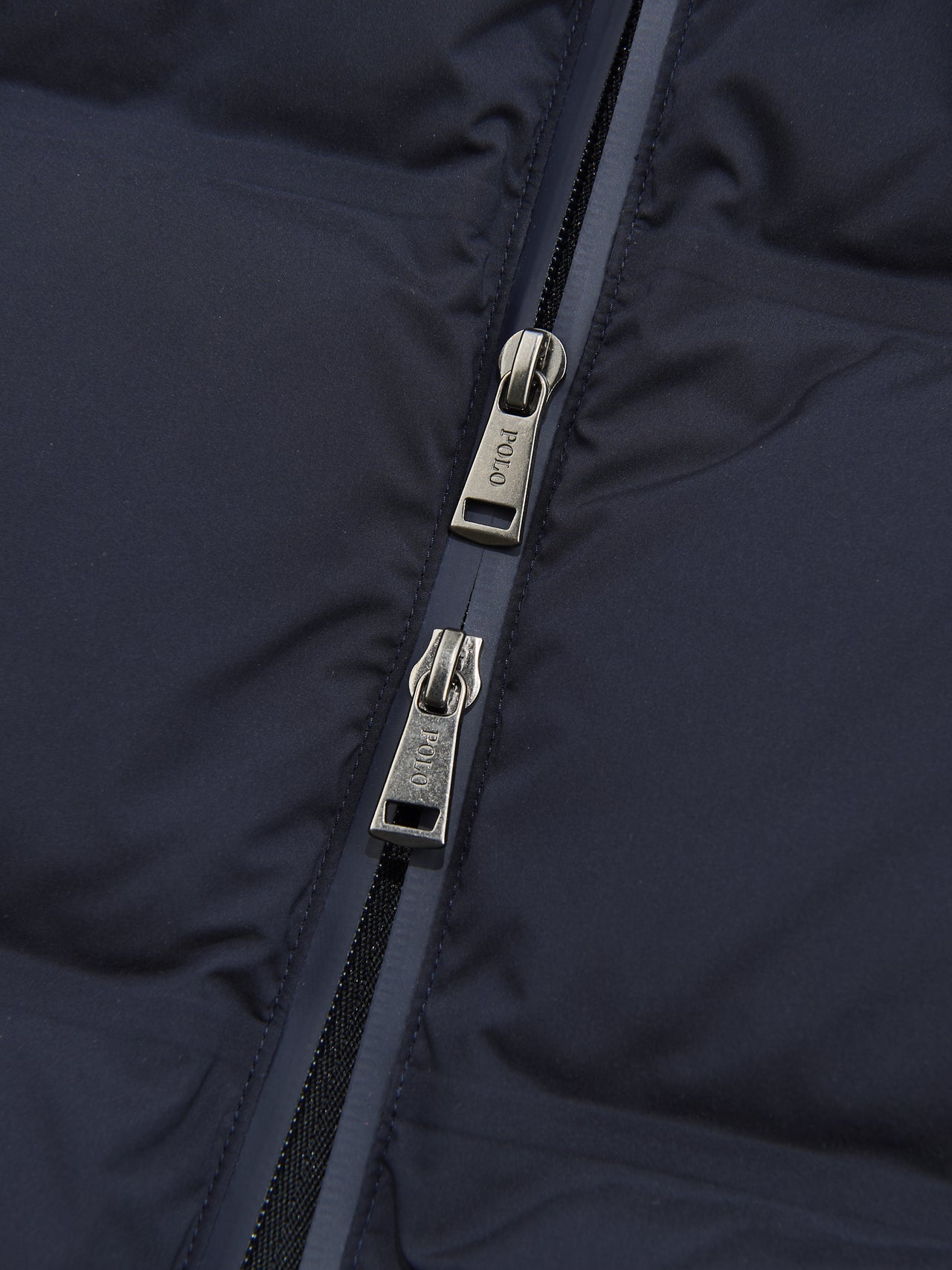 「ポロ ラルフ ローレン」で買うべき最強ダウン/マット キルテッド ダウン コートの止水ジップ