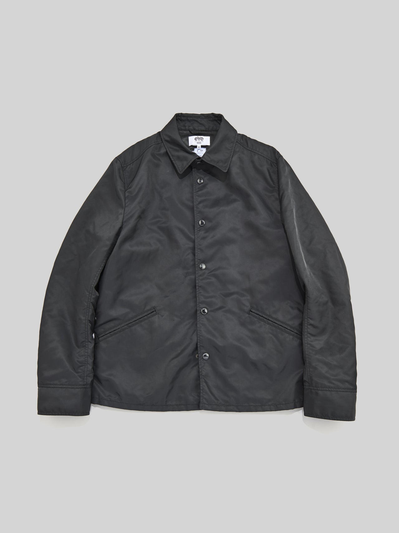 eYe ジュンヤ ワタナベ マンとC.P.COMPANY(シーピー・カンパニー)の黒いコラボダウンジャケットのシェル