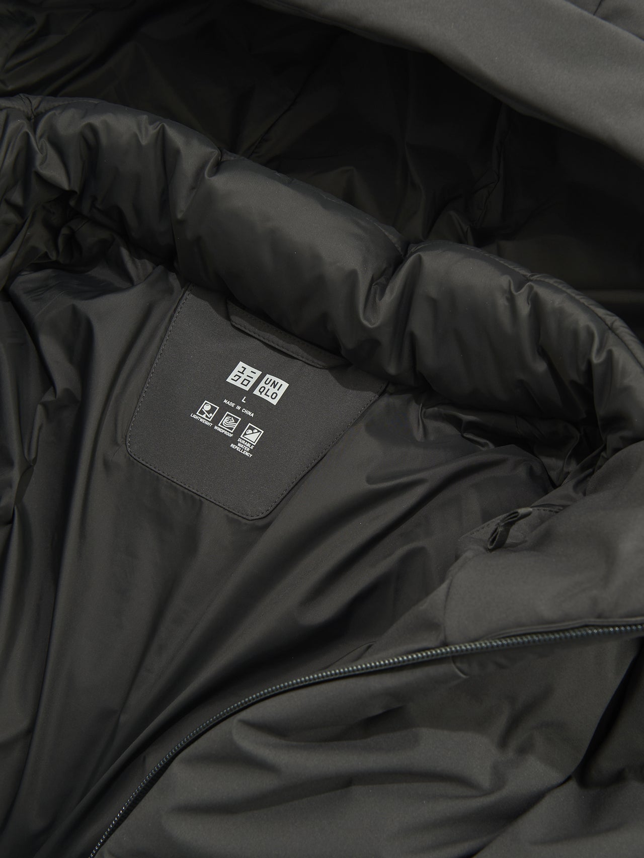 ユニクロで買うべき最強ダウン③「シームレスダウンパーカ」のタグ