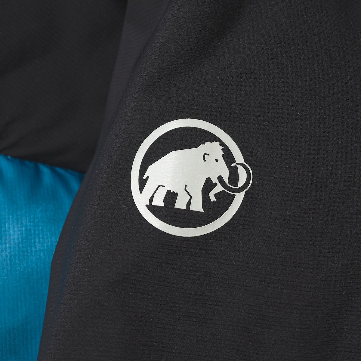 グラビティ プロ インサレーション フーデッド ジャケット アジアンフィット ロゴマーク