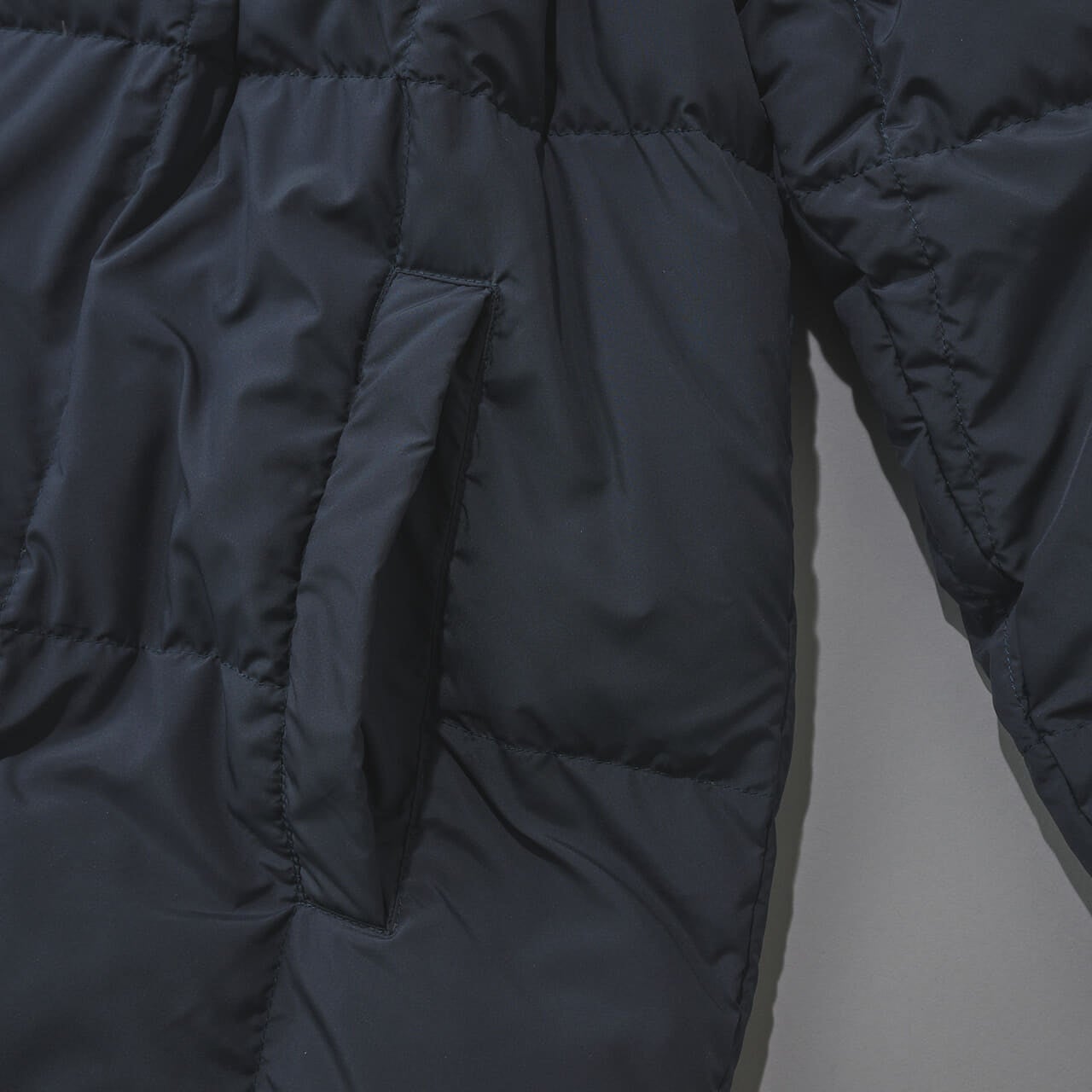 タイオンのダウン ルームダウン 超軽量 800FP リラックス ルームダウンジャケットのポケット