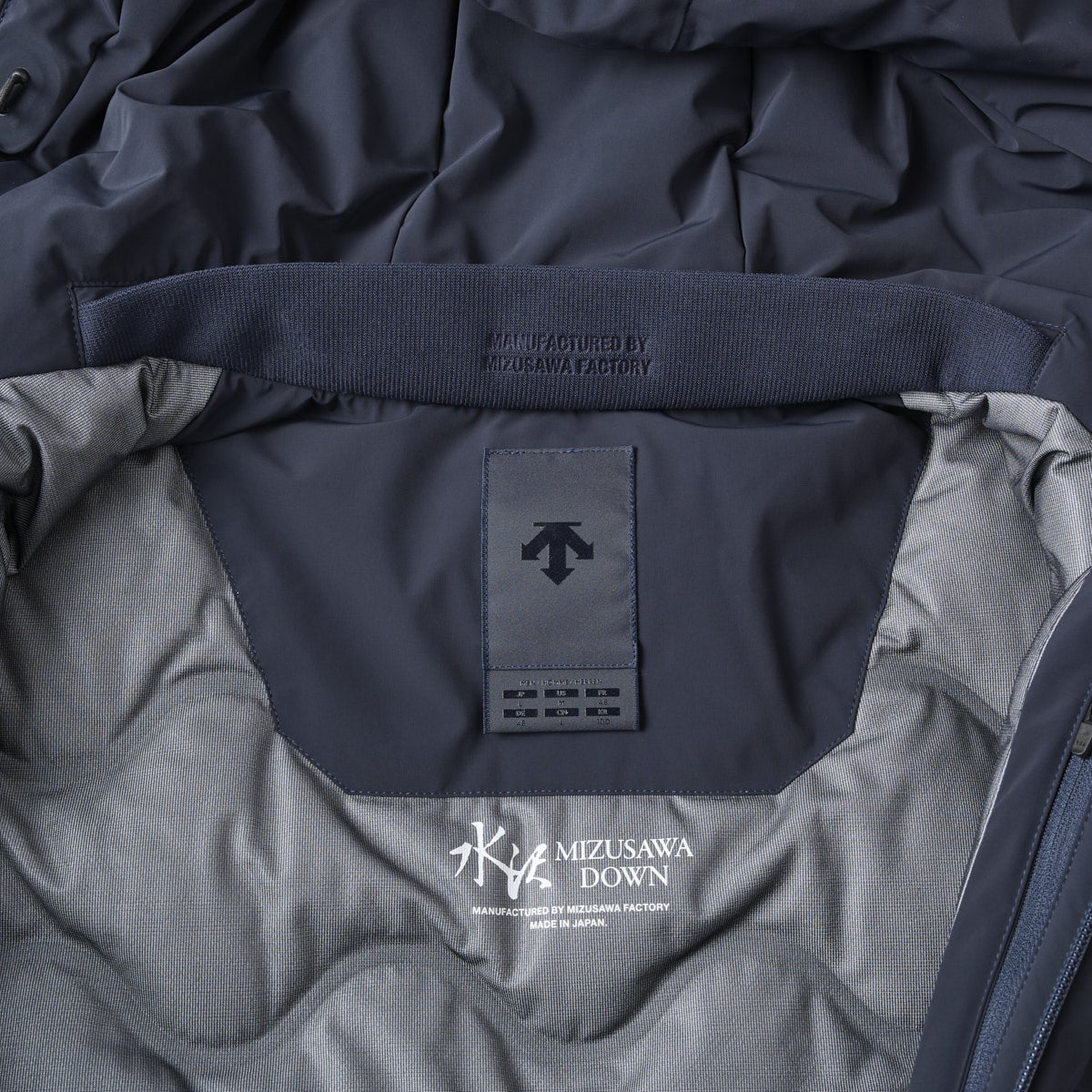 DESCENTE ALLTERRAIN デサント オルテライン ダウン 水沢ダウン MIZUSAWA INVISIBLE DOWN JACKET "INV-06" 内側 ロゴ