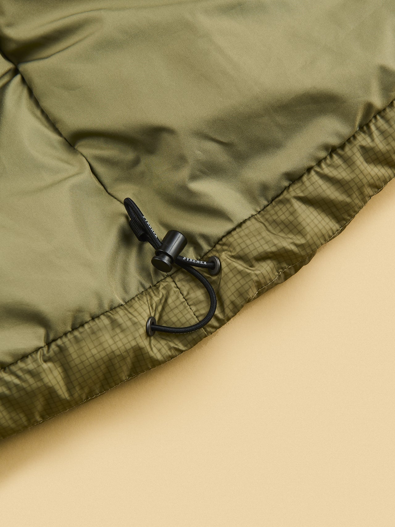 ピレネックスの新作ダウン「SHIFT RIPSTOP」ドローコード