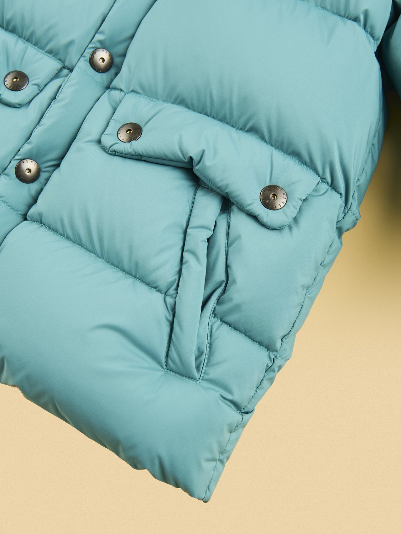 ピレネックスの新作ダウン「TROYES」ポケット