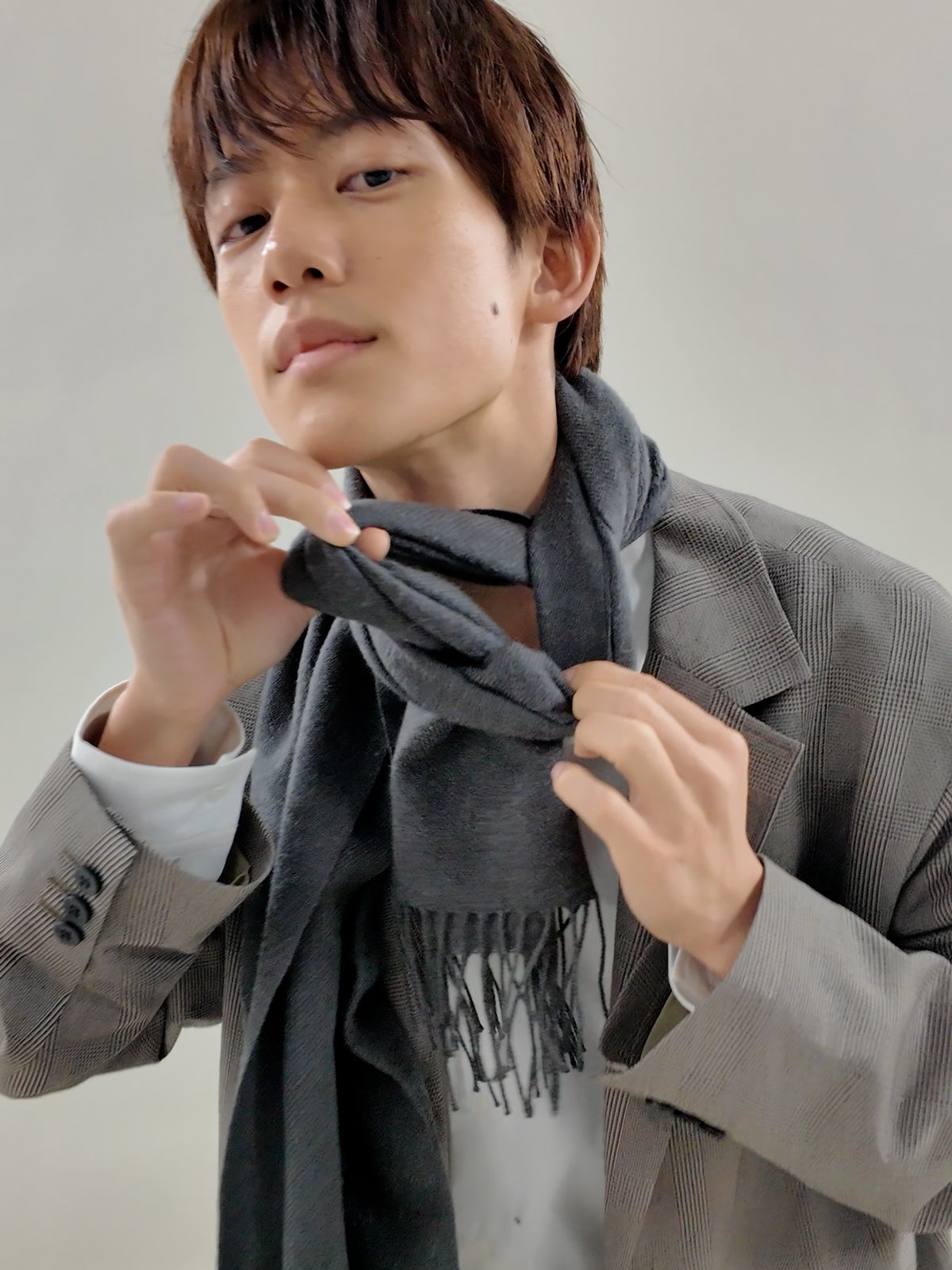 マフラーの正しい巻き方/ミラノ巻き(ピッティ巻き)編 先端で輪を作る