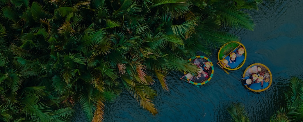Barco de bambu perto de Hoi An, Vietnã